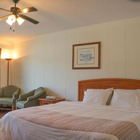 The Waterfront Suites And Marina Nanaimo Room photo
