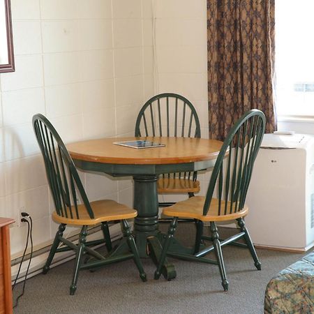 The Waterfront Suites And Marina Nanaimo Room photo