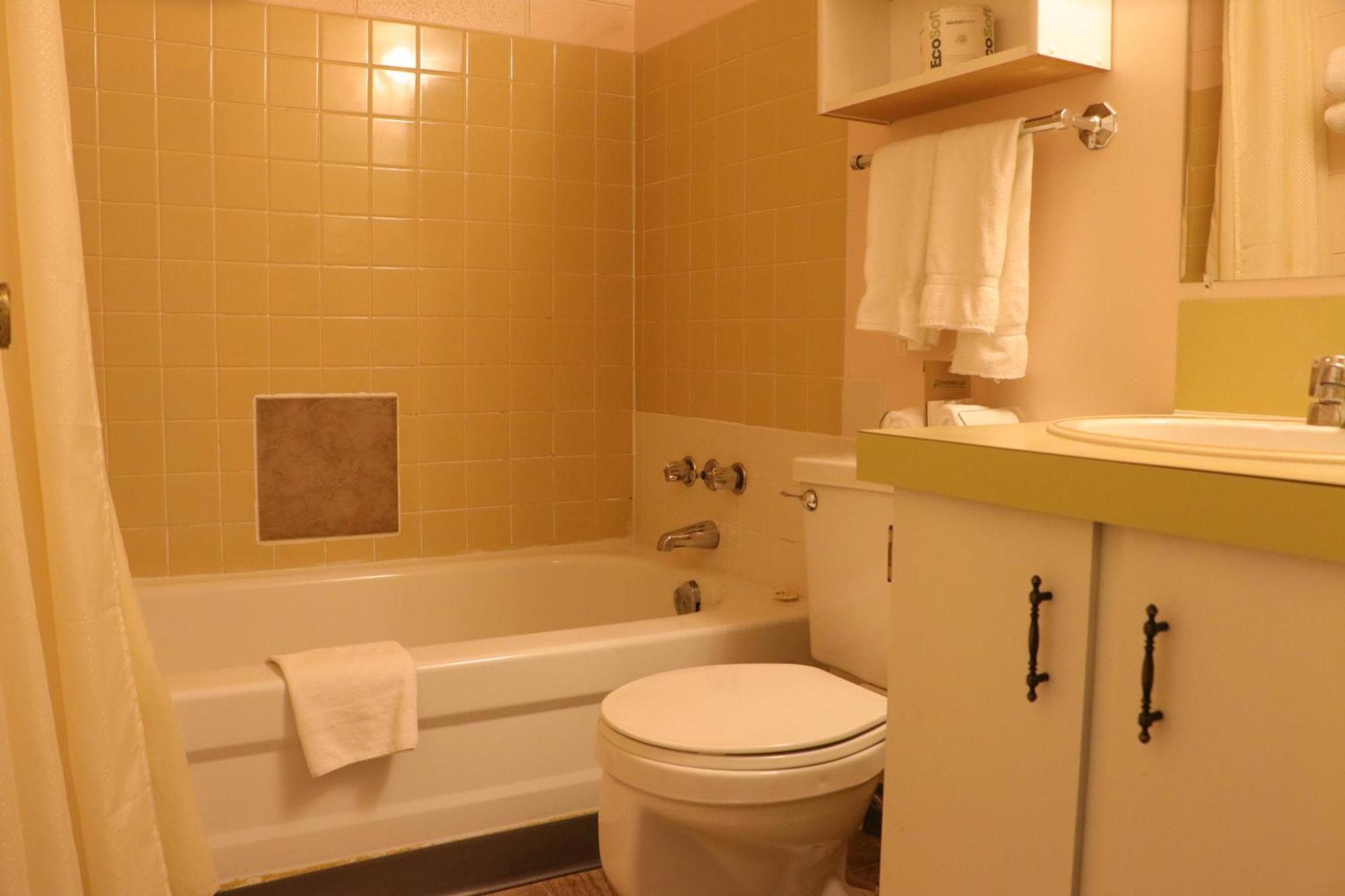 The Waterfront Suites And Marina Nanaimo Room photo