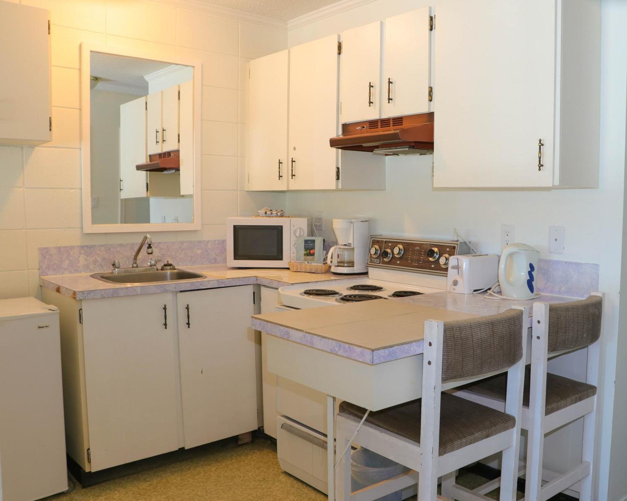 The Waterfront Suites And Marina Nanaimo Room photo