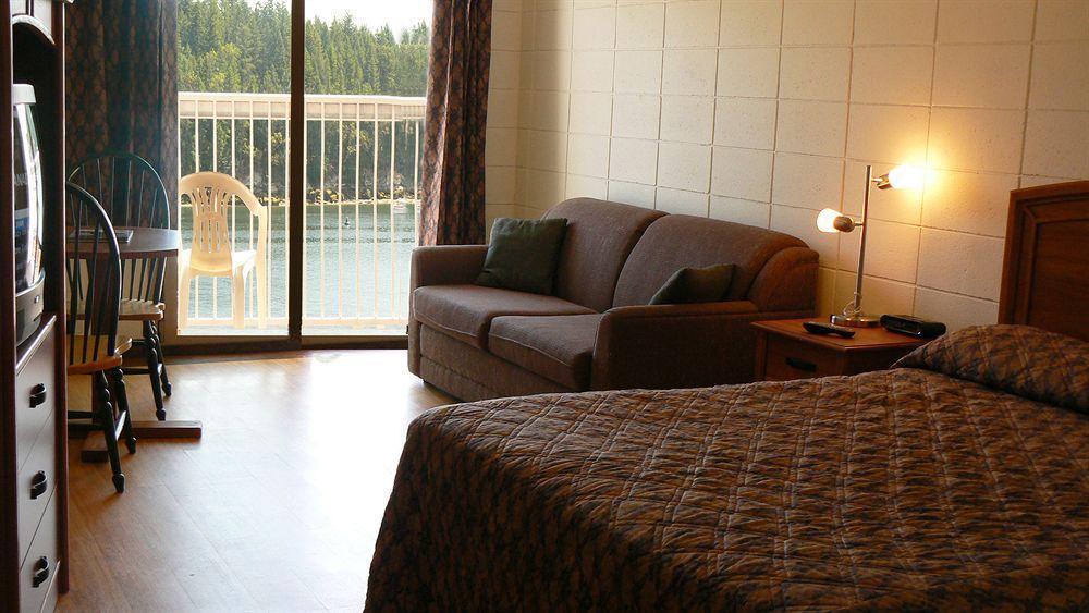 The Waterfront Suites And Marina Nanaimo Exterior photo