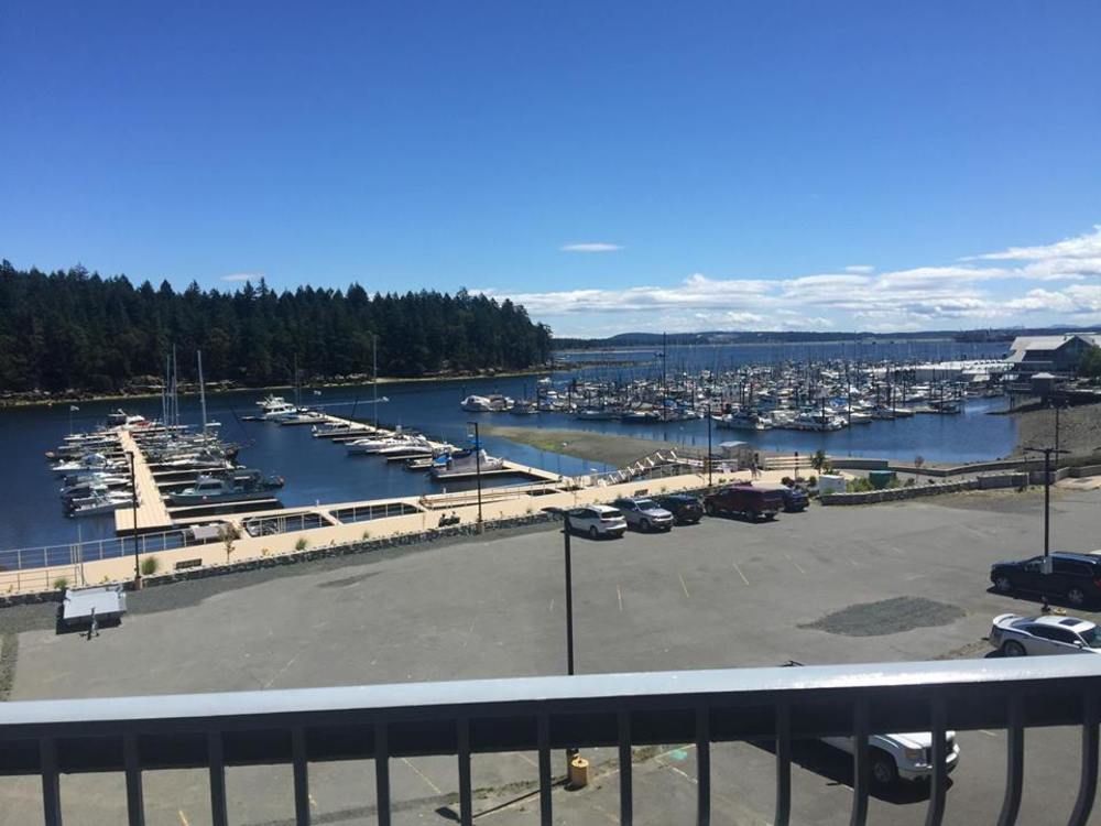 The Waterfront Suites And Marina Nanaimo Exterior photo