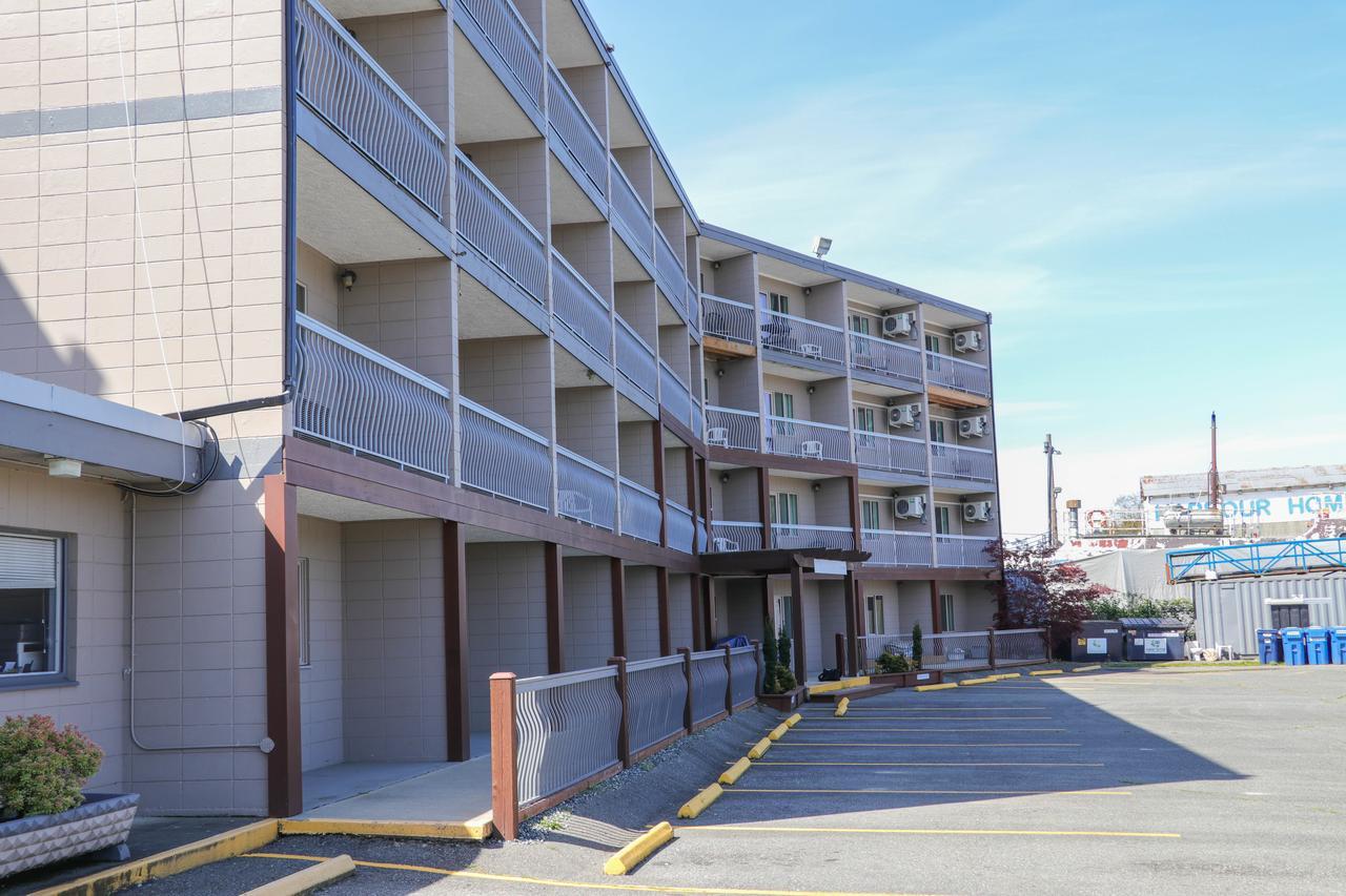 The Waterfront Suites And Marina Nanaimo Exterior photo