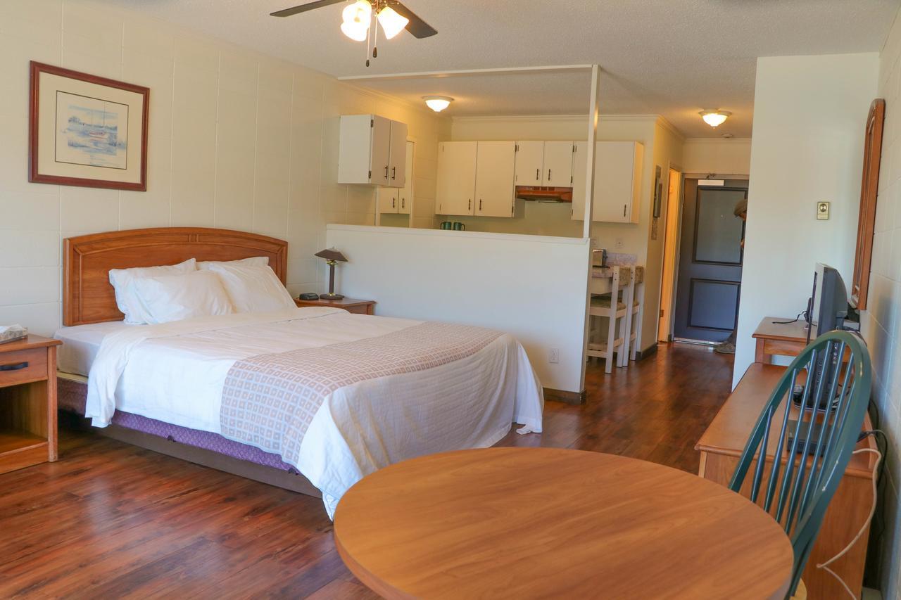 The Waterfront Suites And Marina Nanaimo Room photo