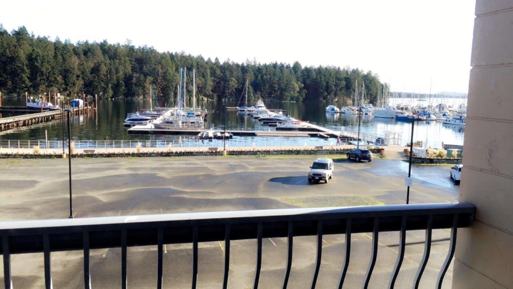 The Waterfront Suites And Marina Nanaimo Exterior photo