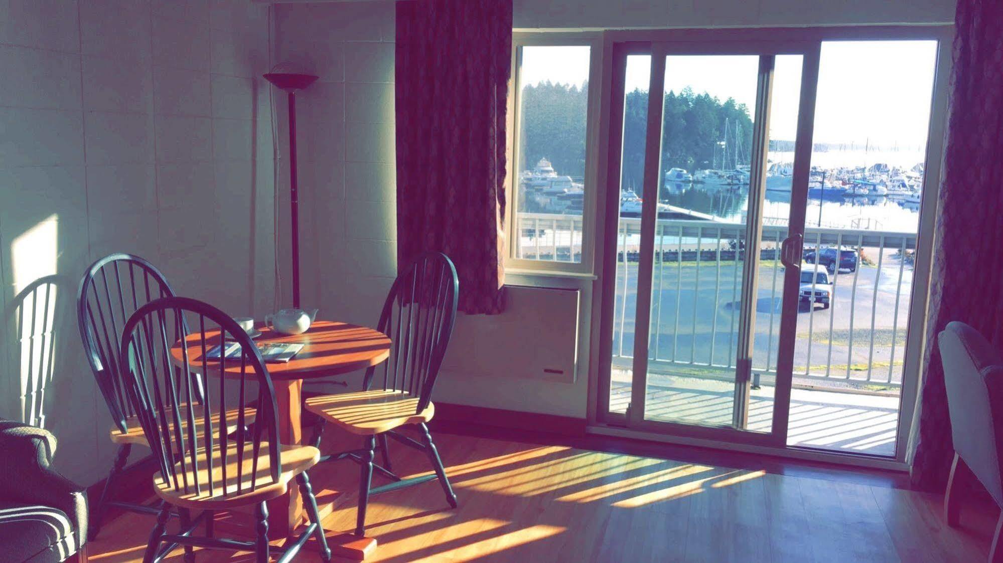 The Waterfront Suites And Marina Nanaimo Exterior photo