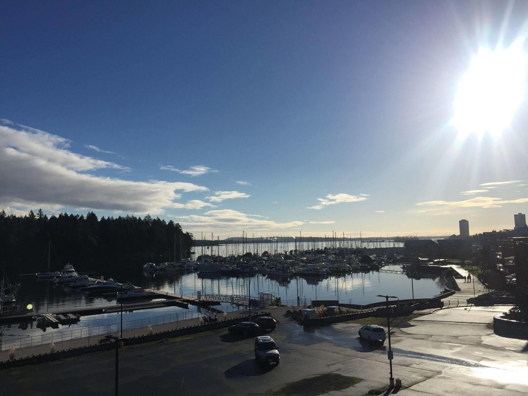 The Waterfront Suites And Marina Nanaimo Exterior photo